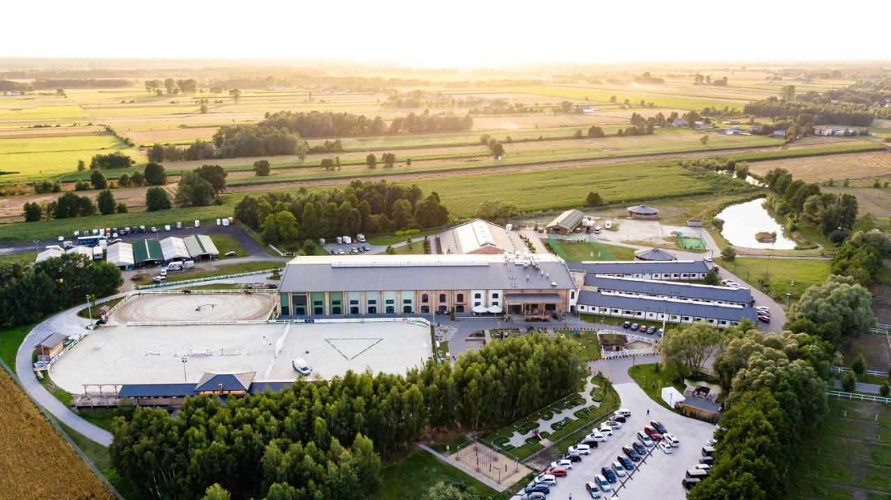 Salio Equisport Resort Стрыкув Экстерьер фото