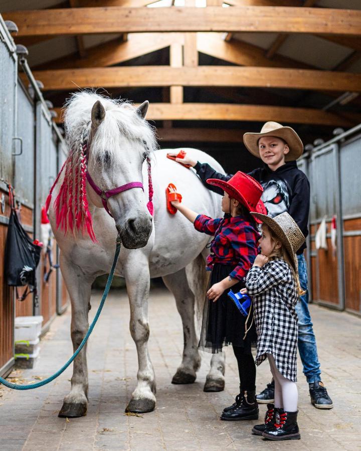 Salio Equisport Resort Стрыкув Экстерьер фото
